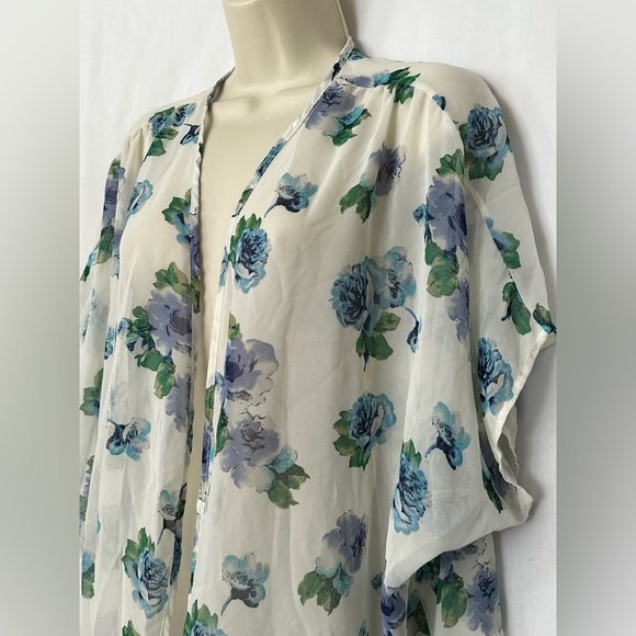 3/$15 Olive Tree Women Floral Lightweight Cardigan Loose Shawl Size M - Picture 2 of 4